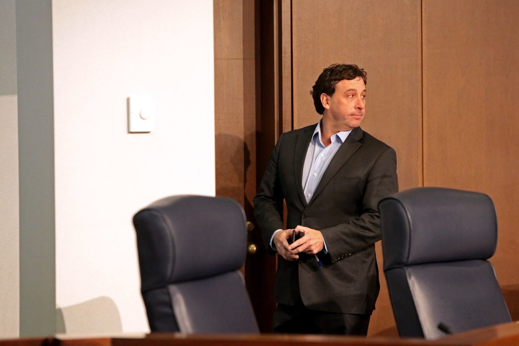 County council passes resolution to remove Stenger